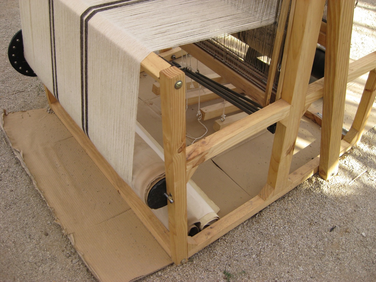 Foot-treadle floor loom for weaving