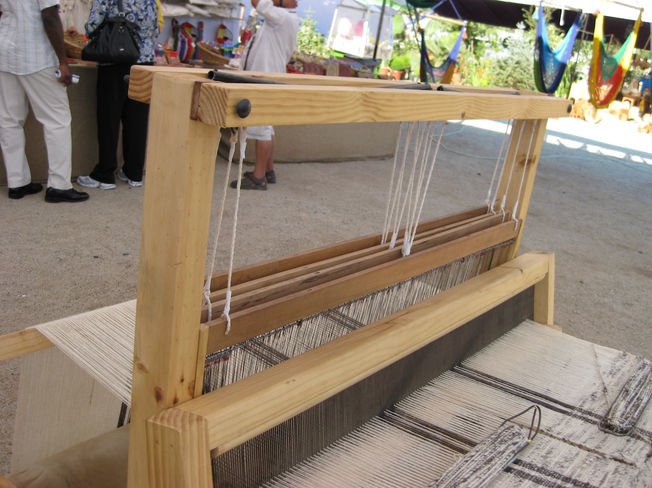 Foot-treadle floor loom for weaving