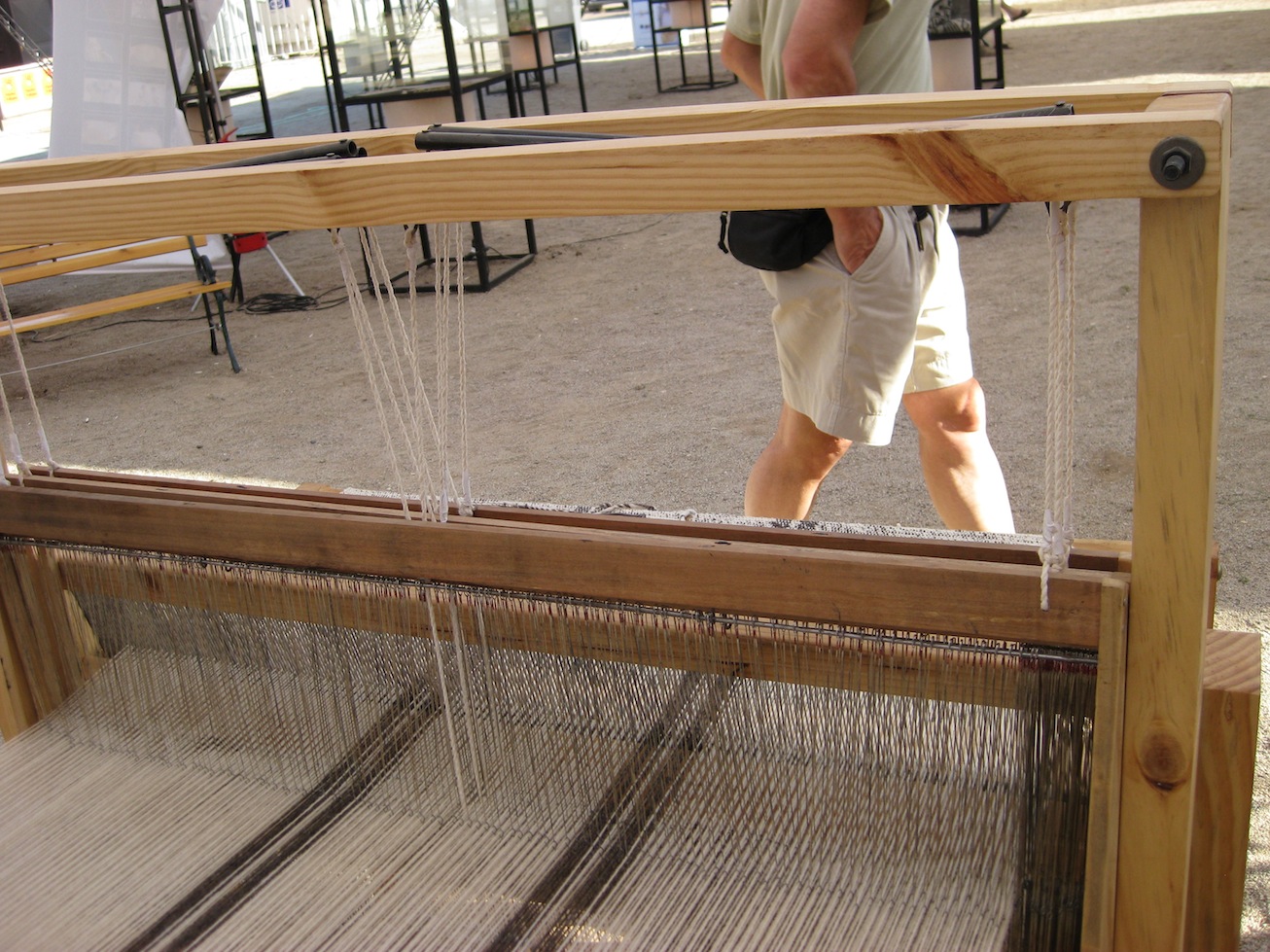 Foot-treadle floor loom for weaving