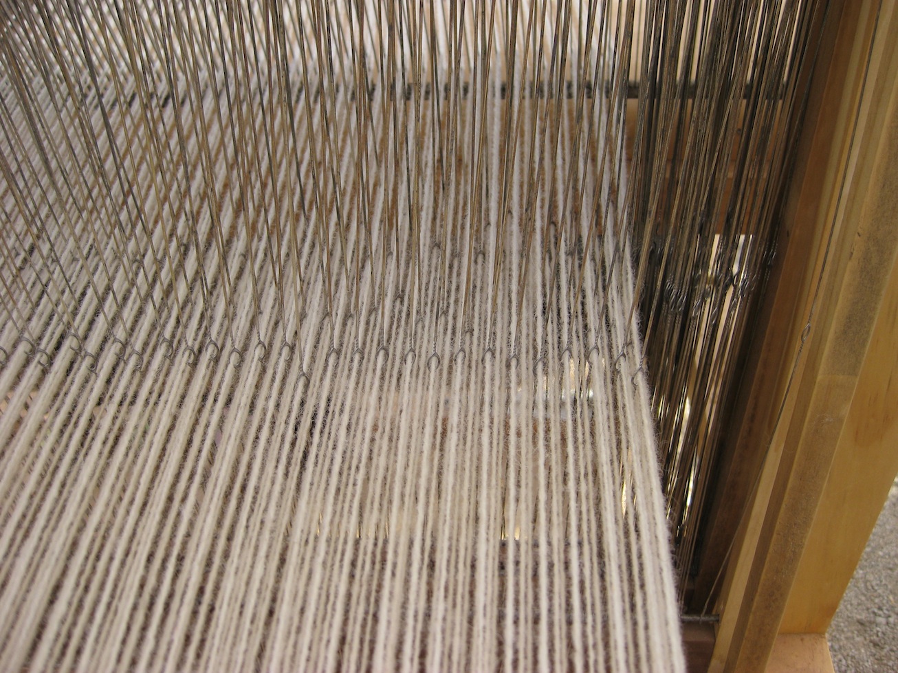 Foot-treadle floor loom for weaving