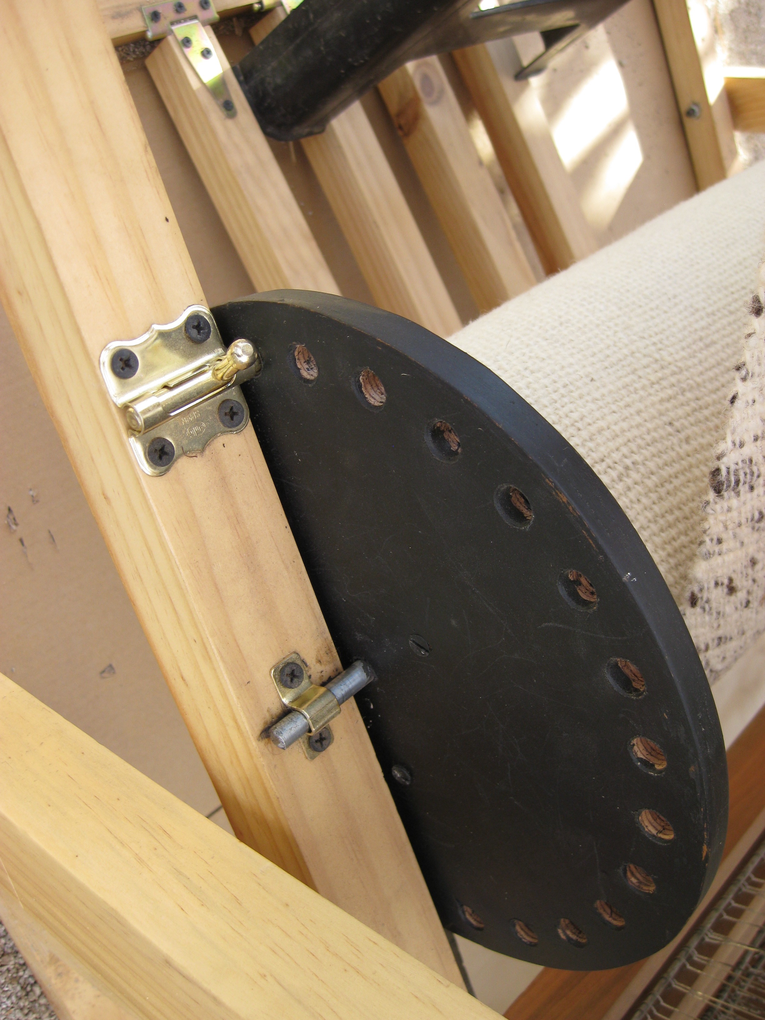 Foot-treadle floor loom for weaving