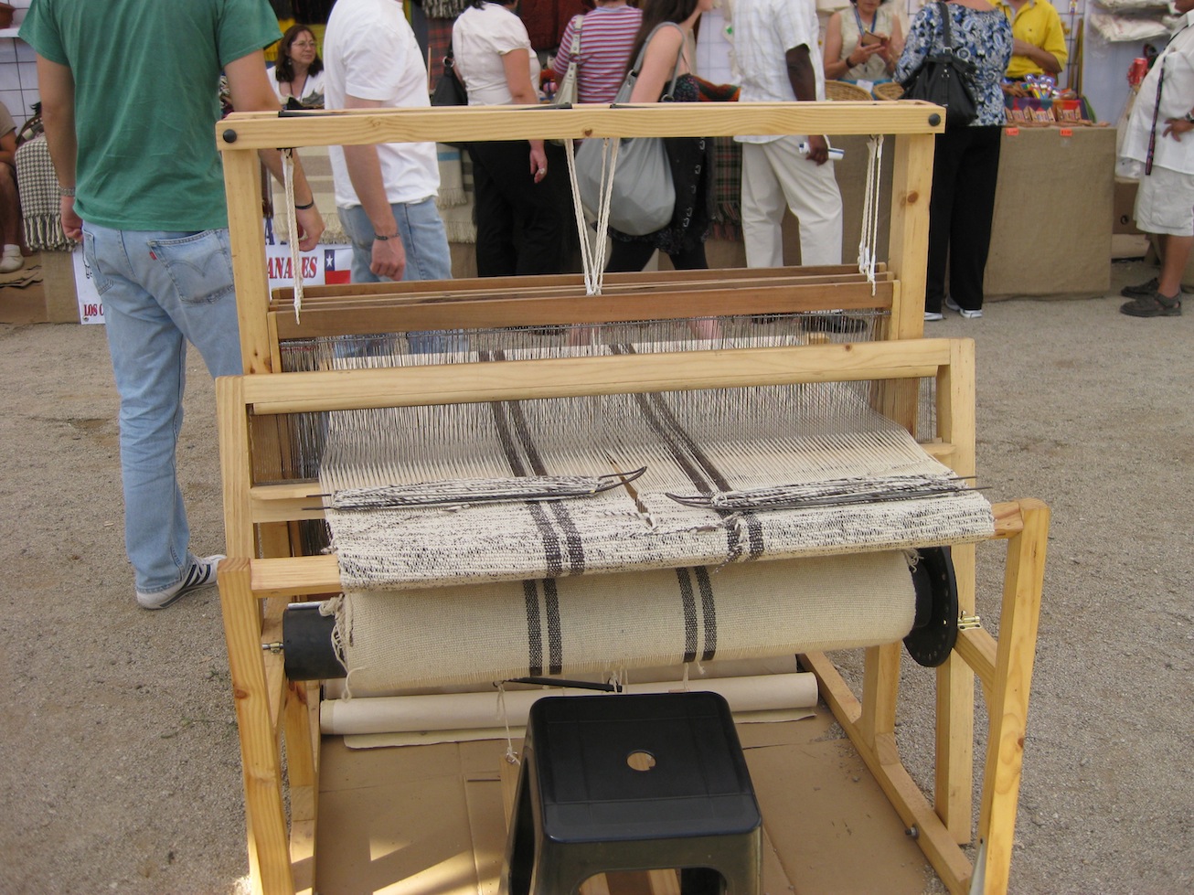 Foot-treadle floor loom for weaving