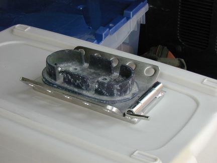 Halyard organizer plate (hinged)